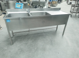 S/S sink with 2 sinks on the left